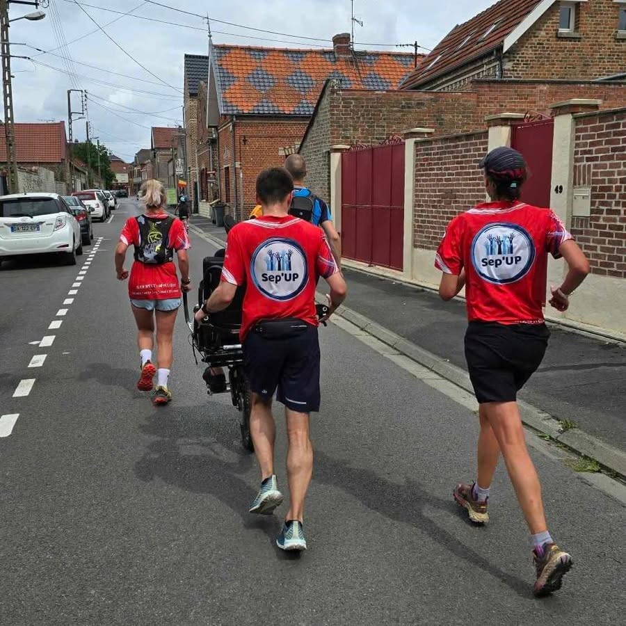 La Squad en sortie joëlette le long du canal