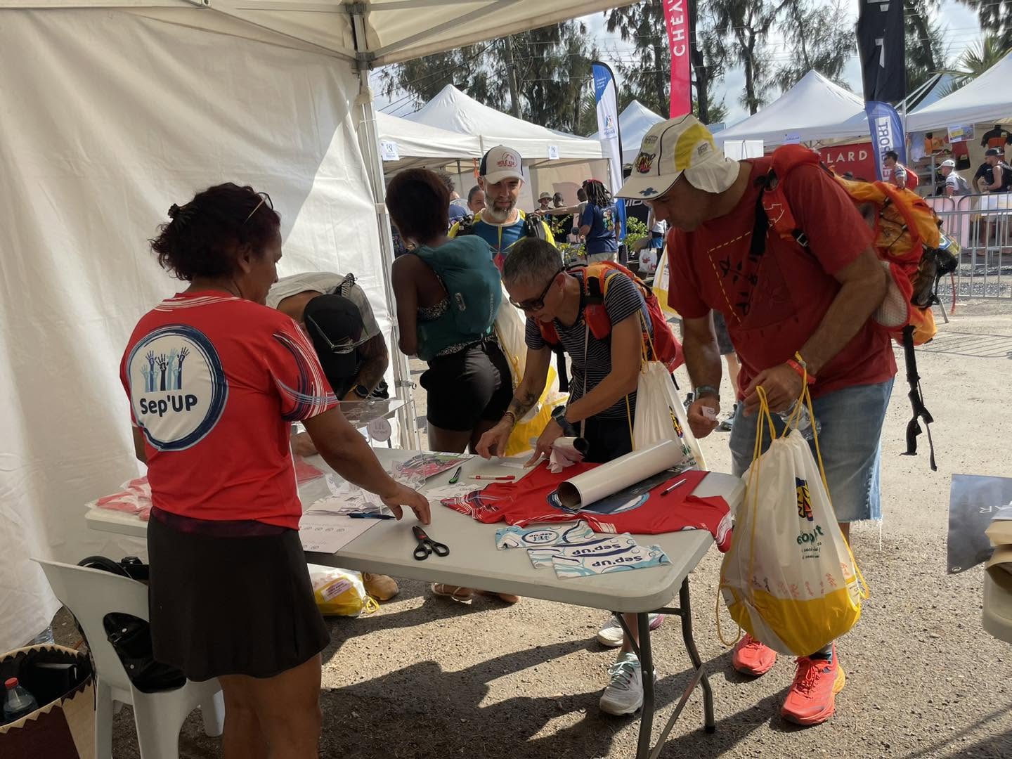 Bénévoles Sep'UP sur le stand du Grand Raid